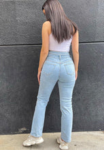 Load image into Gallery viewer, Mandi Jeans
